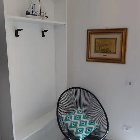 Alex Room-2